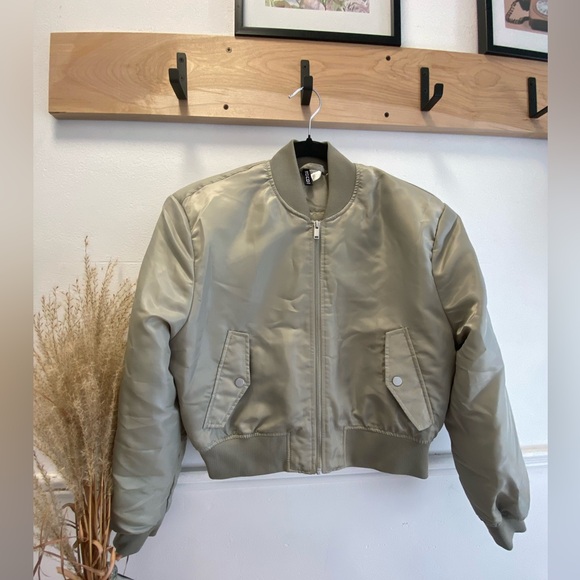H&M Jackets & Blazers - HM light khaki green bomber jacket with shoulder pads
